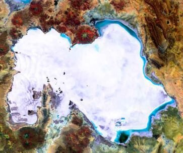 Salar de Uyuni desde el espacio